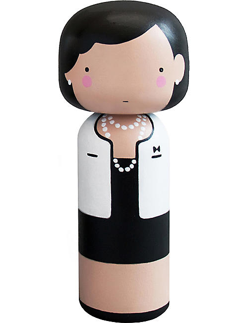 LUCIE KAAS：素描公司可可 Chanel 木制 kokeshi 娃娃
