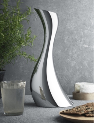 Cobra pitcher