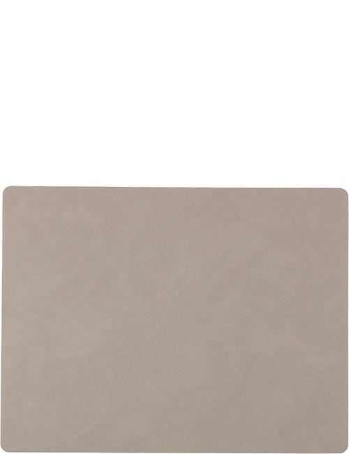 LIND DNA: Square nupo light grey table mat