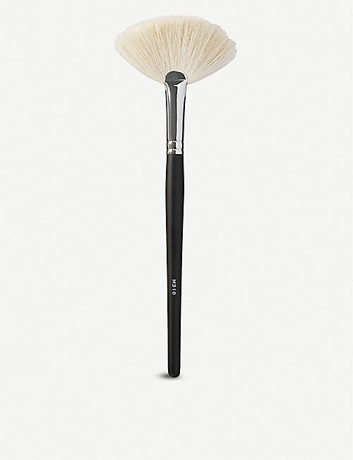 MORPHE: M310 soft fan brush