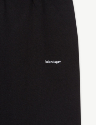 HOW TO CREATE THE BALENCiAGA SPEED TRAiNERS