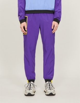 jogging bottoms with zip pockets