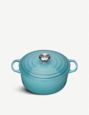 LE CREUSET: Signature cast iron casserole dish 24cm
