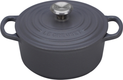 LE CREUSET - Cashmere round cast iron casserole dish 26cm | Selfridges.com