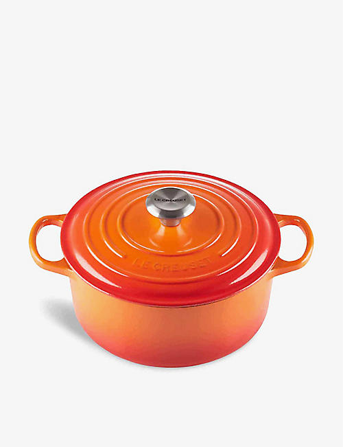 LE CREUSET: Cast iron round casserole dish 28cm