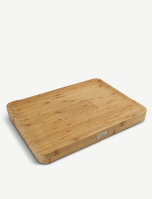 JOSEPH JOSEPH: Cut&Carve Bamboo chopping board 40cm