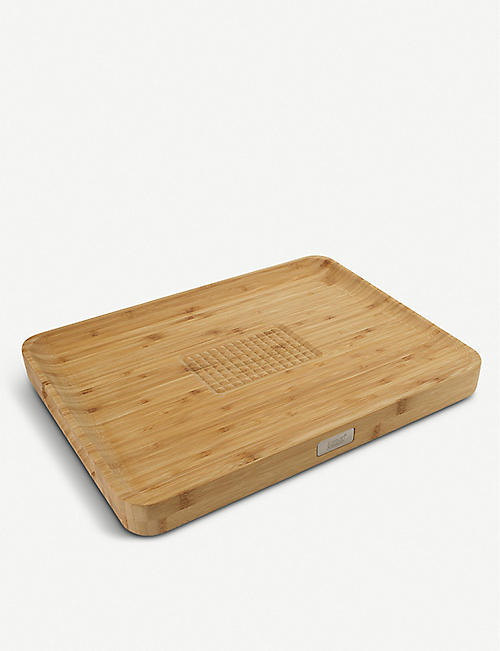 JOSEPH JOSEPH: Cut&Carve Bamboo chopping board 40cm