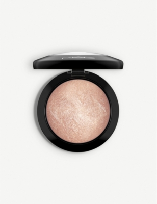 Shop Mac Soft & Gentle Mineralize Skinfinish Highlighter 10g