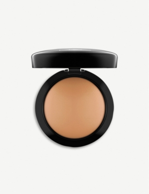 Mac Medium Tan Mineralize Skinfinish Natural In Dark