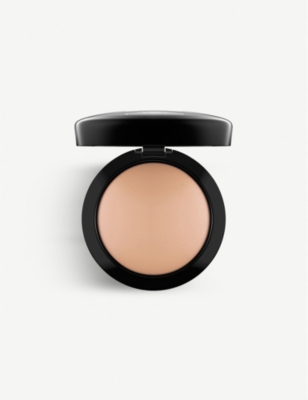 Mac Medium Dark Mineralize Skinfinish Natural In Medium Dark