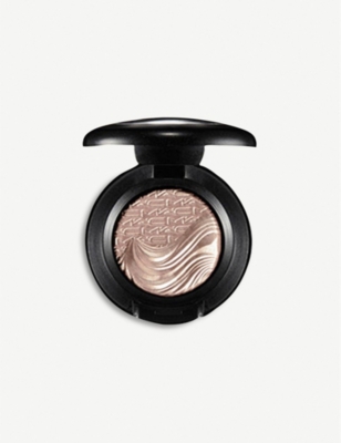 Shop Mac Extra Dimension Eyeshadow 1.3g In A Natural Flirt