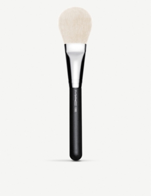 Shop Mac 135 Large Flat Powder Brush