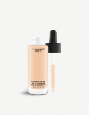 Mac Nc20 Studio Lasting Waterweight Spf30 Foundation In Nc20