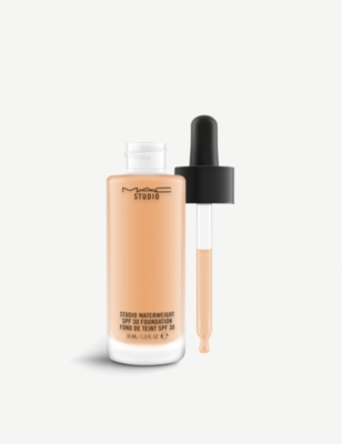 Mac Nc15 Studio Lasting Waterweight Spf30 Foundation In Nc15