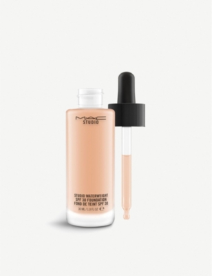 Mac Nw18 Studio Lasting Waterweight Spf30 Foundation In Nw18