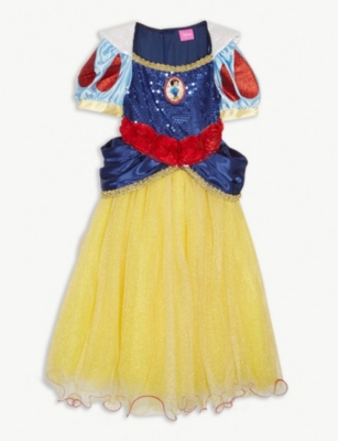 snow white dressing up