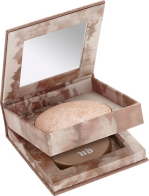 URBAN DECAY Naked illuminated powder in Luminous
