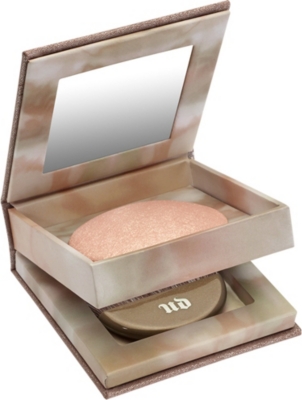 URBAN DECAY Naked Illuminated powder in Aura