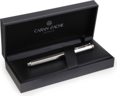 CARAN DACHE: Ecridor chevron rhodium fountain pen