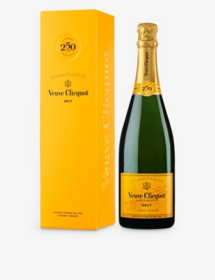 VEUVE CLICQUOT - City Arrow limited-edition Brut NV champagne with  personalised tin 750ml