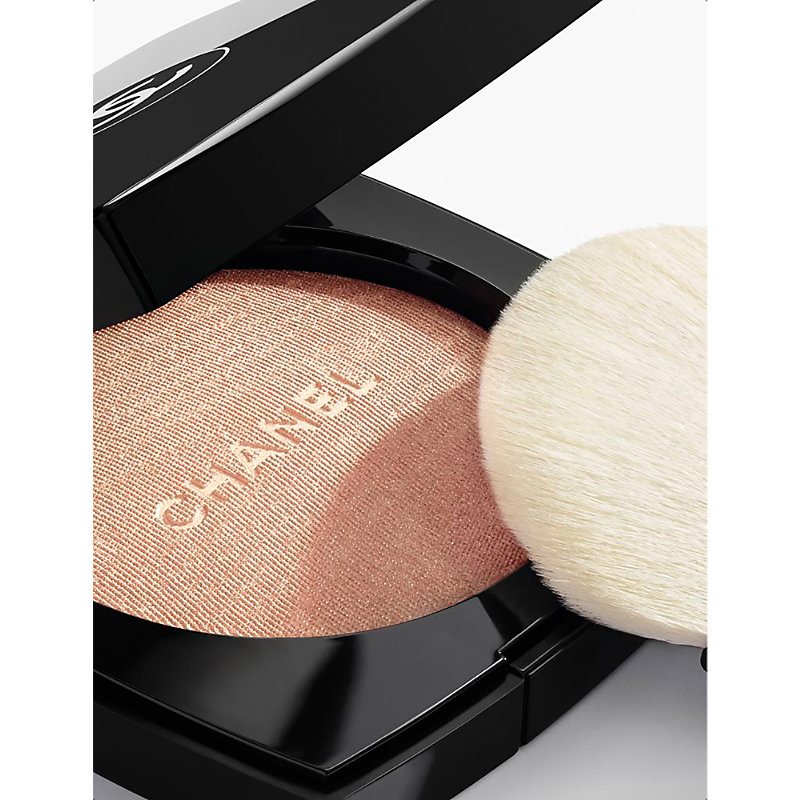 Shop Chanel <strong>poudre Lumière</strong> Illuminating Powder 8.5g In Warm Gold
