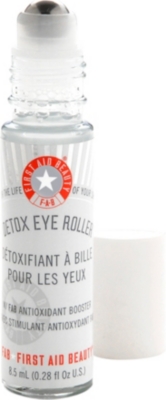 FIRST AID BEAUTY Detox eye roller 8.5ml