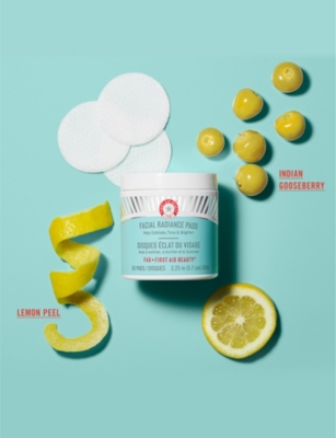 FIRST AID BEAUTY Facial Radiance Pads