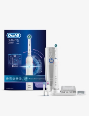 vrouwelijk Durf Nauwkeurig Oral B Pro 5000 Toothbrush With Smartguide | ModeSens