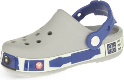 r2d2 crocs