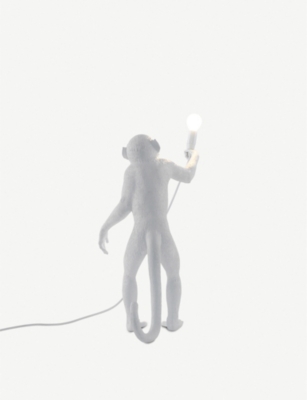 SELETTI: Standing monkey resin outdoor lamp