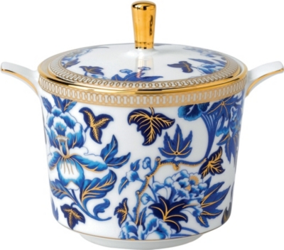 WEDGWOOD: Hibiscus covered sugar box