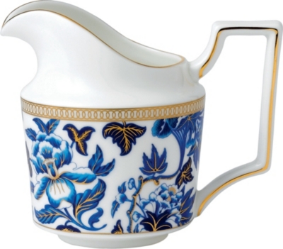 WEDGWOOD: Hibiscus cream jug