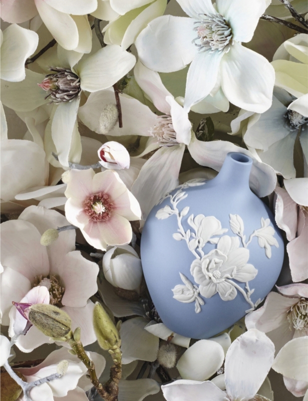 Magnolia bud jasperware vase 14cm
