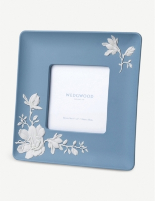 WEDGWOOD: Magnolia Blossom jasperware picture frame 10x10cm