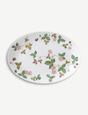 WEDGWOOD: Wild Strawberry bone china coupe plate 30cm