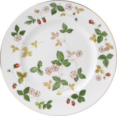 WEDGWOOD: Wild strawberry 23cm plate