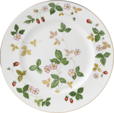 WEDGWOOD: Wild Strawberry 18cm plate