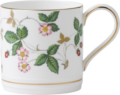 WEDGWOOD: Wild Strawberry bone china and 22ct gold mug 300ml