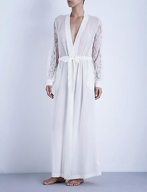 LA PERLA: Shape-Allure long silk and lace robe