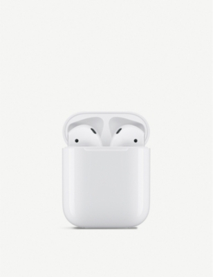 APPLE: Apple AirPods with Charging Case