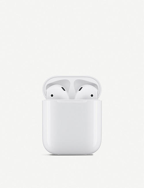 APPLE: Apple AirPods with Charging Case