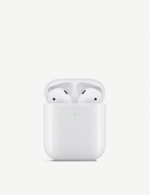 APPLE AirPods with Wireless Charging Case