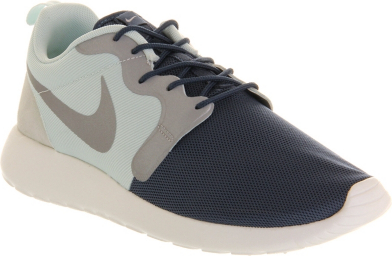 NIKE   Roshe run vent trainers