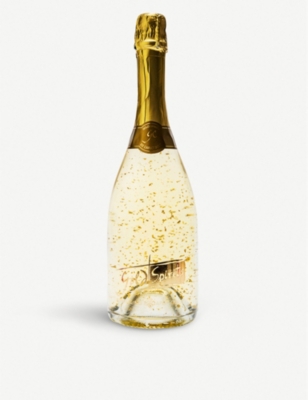 Шампанское золотое отзывы. Karat Gold Premium шампанское. Sparkling 22 Carat Gold духи. Золотое шампанское с блестками. Шампанское с золотой стружкой.