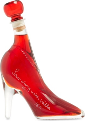 IL GUSTO: High heel with cherry vodka liqueur 350ml