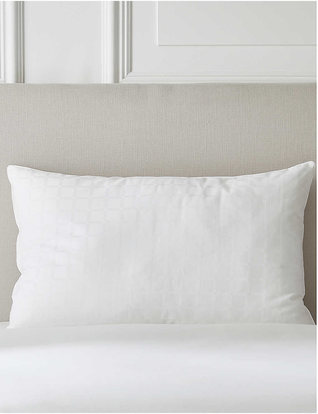 The White Company Hypo-allergenic Pillow In Na