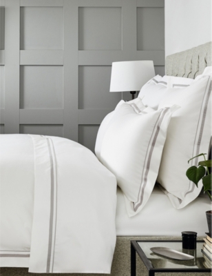 The White Company Vendish Emperor Flat Sheet 320x290cm In White/mink