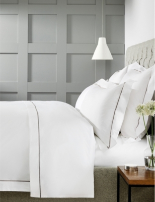 The White Company Savoy Cotton Duvet Cov In White/mink