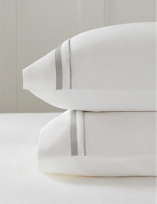 The White Company White Cavendish Classic Cotton Pillowcase In White/mink