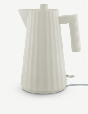 ALESSI: Plissé Electric Kettle